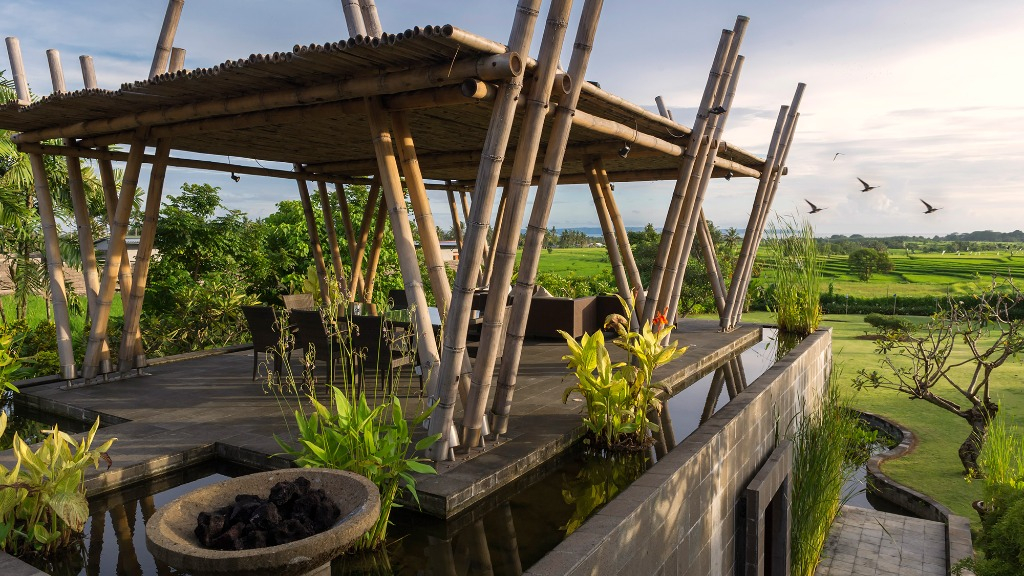 Villa Mandalay - Pool bale with paddy field views